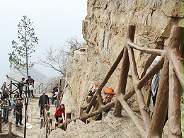 长城科工贸团建-爬神农山照